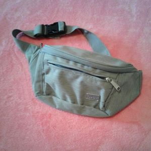 🌺 NEW Tinyat Gray Fanny Pack